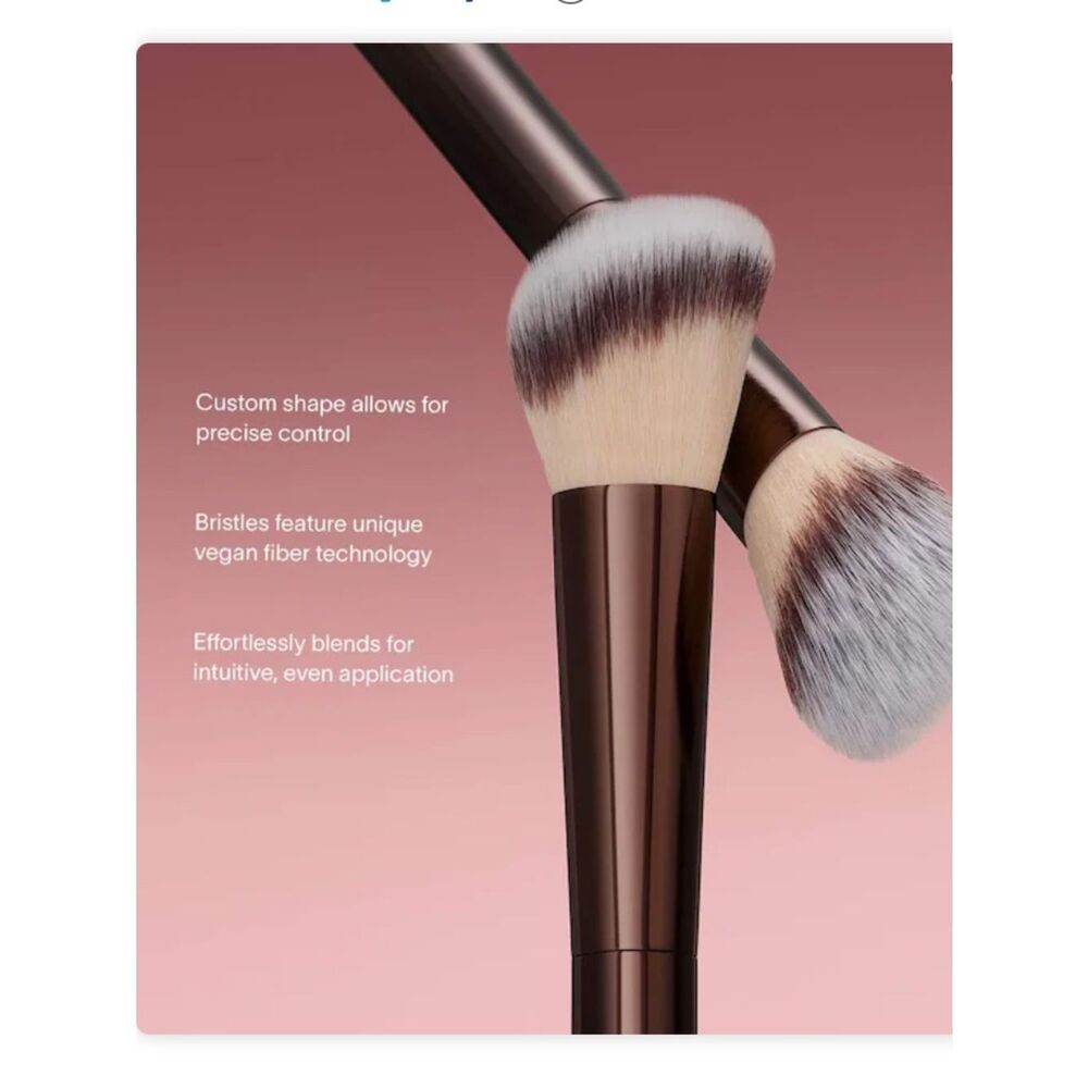 Hourglass
No. 15 Blush Brush - Picture 2 of 3